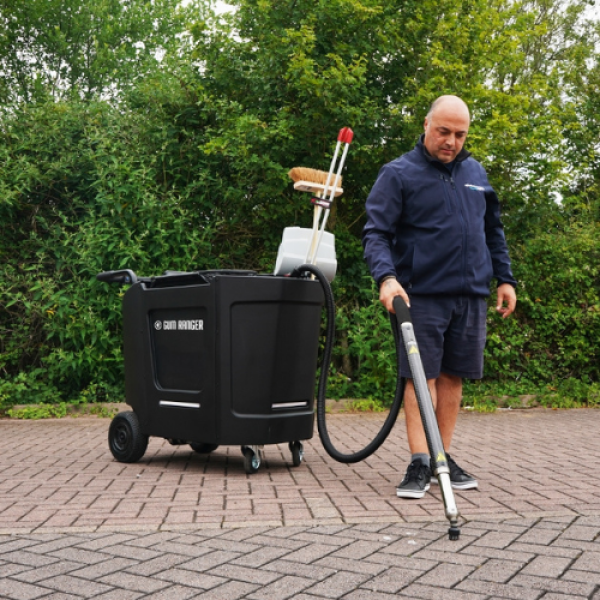 Professionelt-System-til-Tyggegummi-og-Affaldsfjernelse-Gum-Ranger-Express-900x500-1